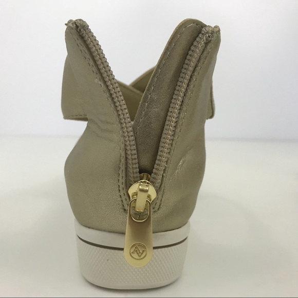 Adrienne Vittadini Claud Sandal Gold Wedge Comfort - Picture 7 of 8